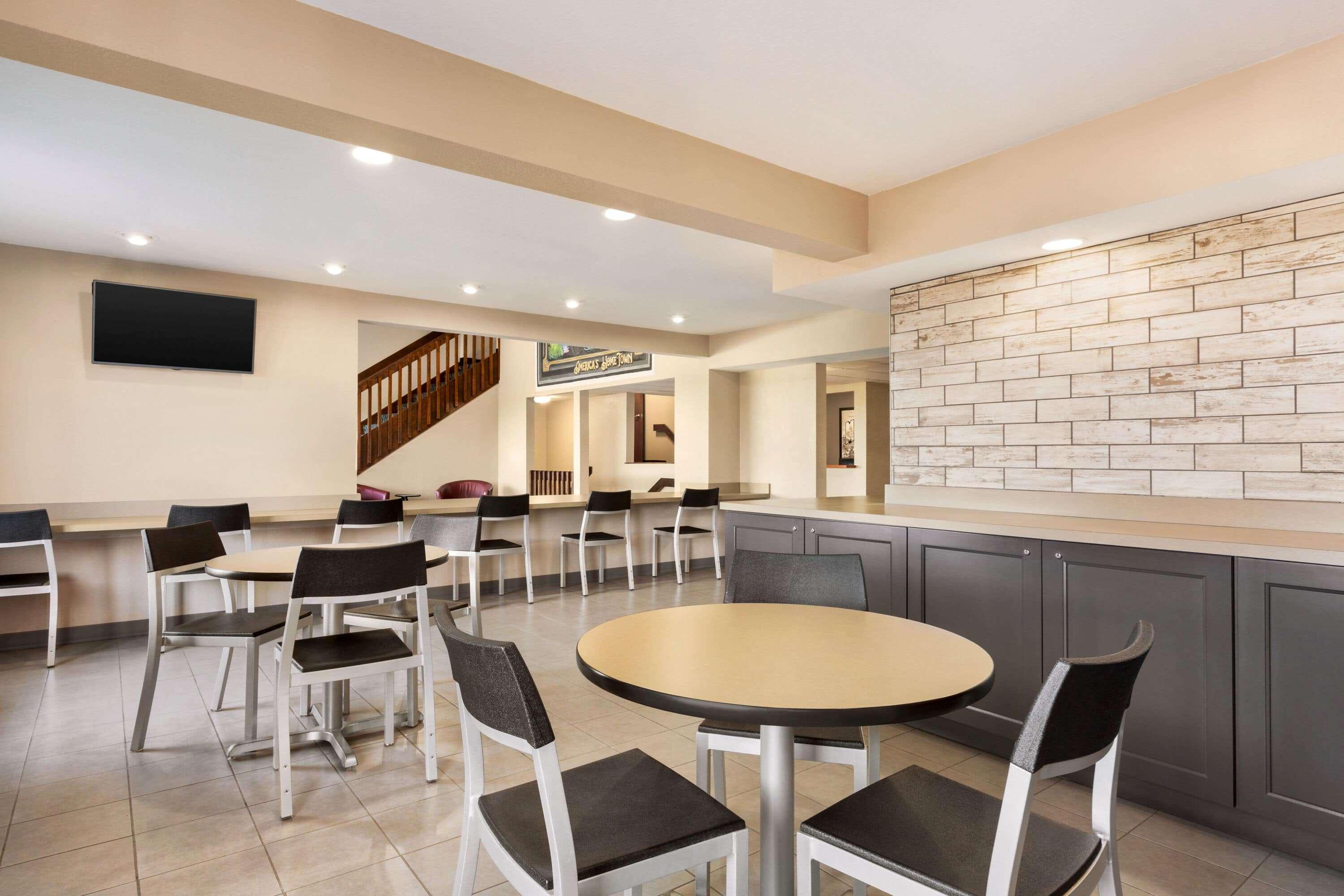 Super 8 By Wyndham Hotel 2*